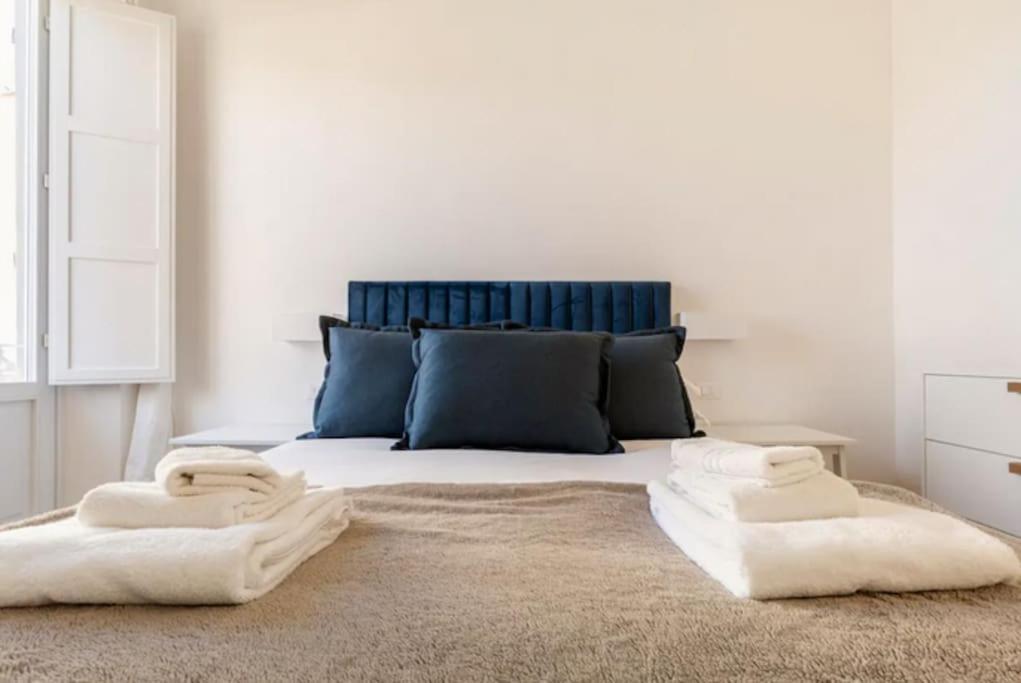 White Martelli Apartment Florenz